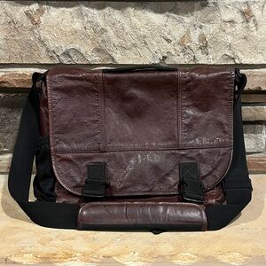Classic Wilsons Leather Dark Brown Leather Messenger Bag